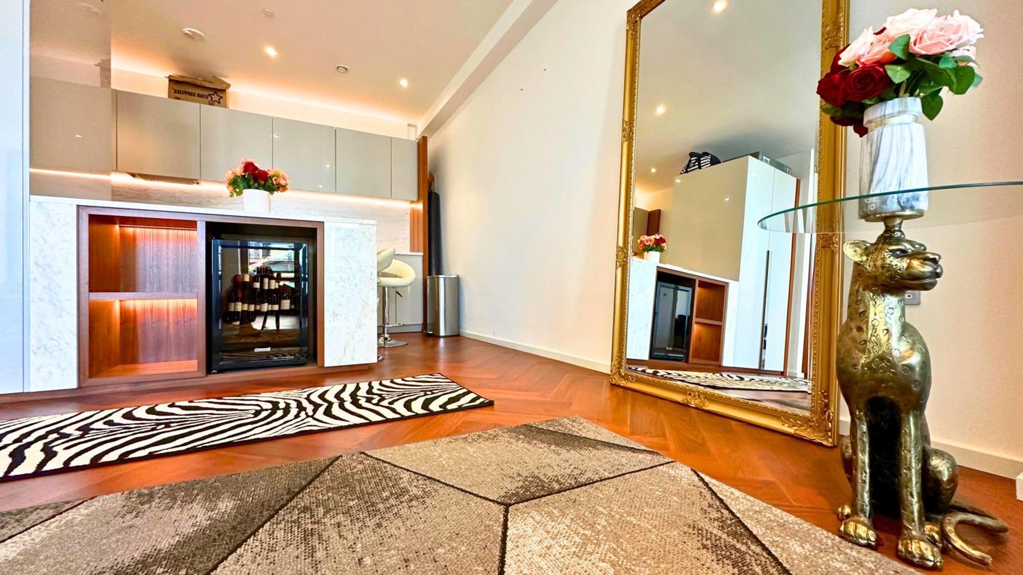 Lavish Penthouse River View Fast Wifi - Luxurylondonstays ภายนอก รูปภาพ